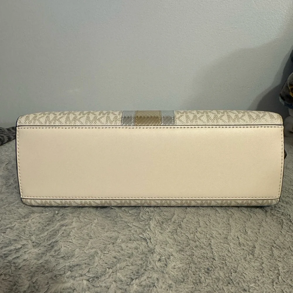 Michael Kors Sheila Satchel